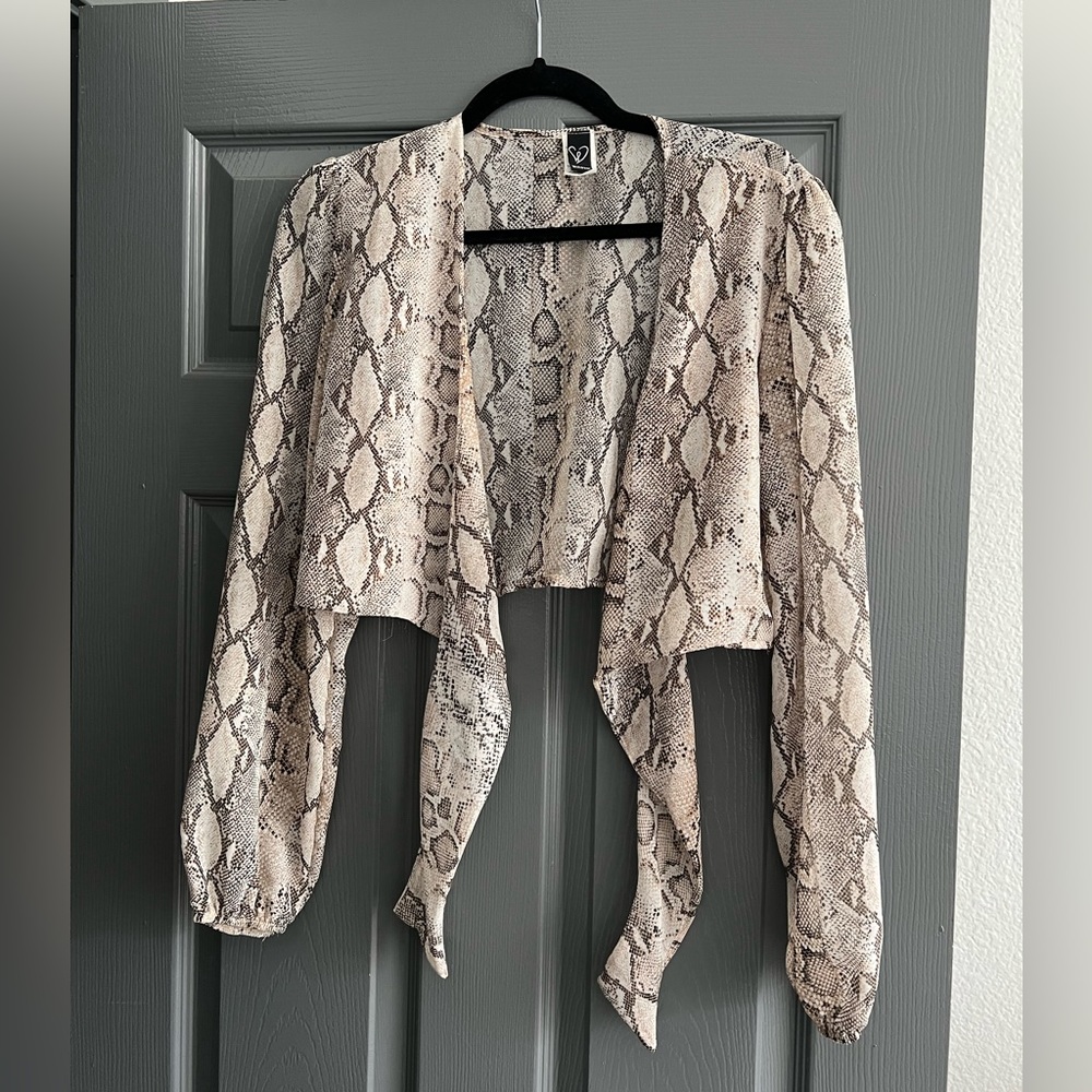 Windsor size M snakeskin tie front long sleeve top
